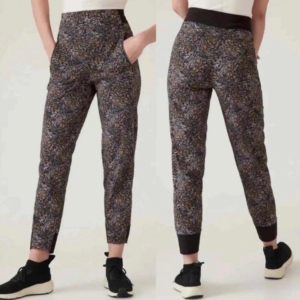 Athleta 2023 22 Trekkie North Jogger Pants Kinetic Abstract 533655